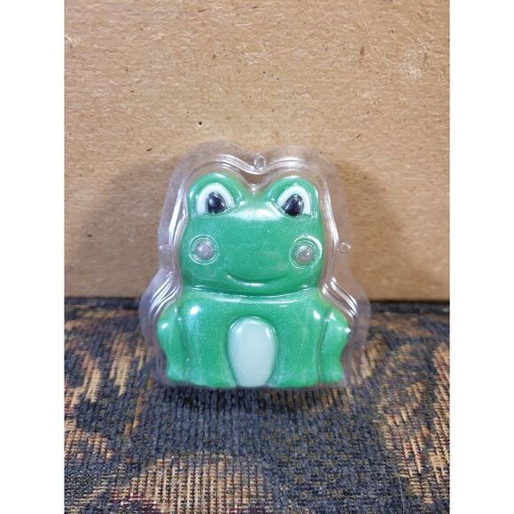 Green Apple Frog 1.8 oz. Soap- NIP - Picture 1 of 3